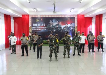 Pimpin Upacara Hari Jadi Korps Brimob Polri ke-75, Kapolri Tekankan Pentingnya 4T