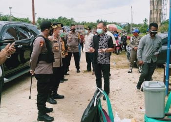 Pantau Pencoblosan, Kapolres Gumas Pastikan Penerapan Prokes di TPS Berjalan Baik