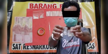 Pasrah Ditangkap, Meski Berusaha Buang Sabu ke Bawah Jendela Rumah