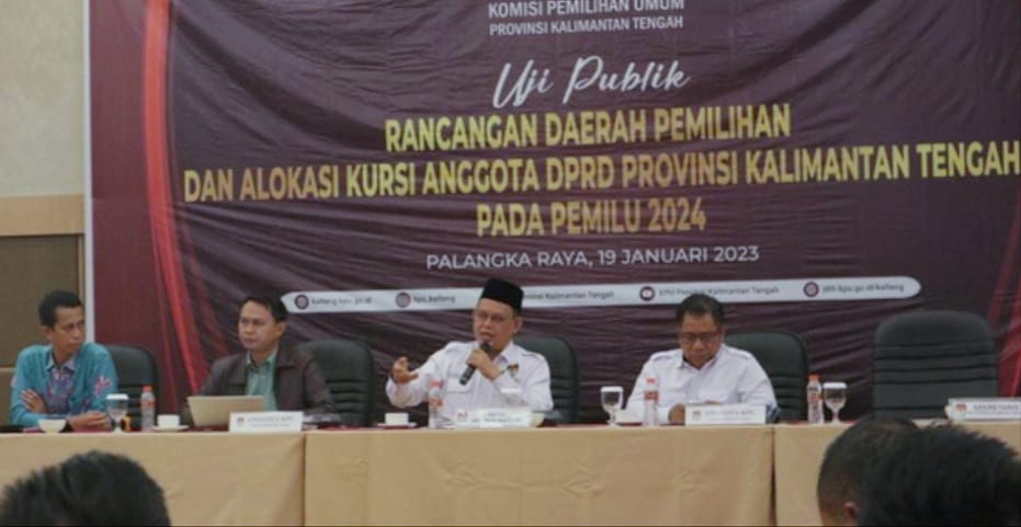 Komisi Pemilihan Umum (KPU) Kalimantan Tengah (Kalteng) menggelar Uji Publik terhadap Rancangan Penataan Daerah Pemilihan (Dapil) dan Alokasi Kursi Dewan Perwakilan Rakyat Daerah (DPRD) dalam Pemilihan Umum (Pemilu) serentak Tahun 2024, di Ballroom Hotel Best Western, Kamis (19/1/2023). Foto : Mads