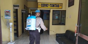 Polsek Seruyan Hilir Lakukan Penyemprotan Desinfektan