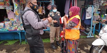 Personel Polres Seruyan dan Satpol PP Tekan Penularan Covid-19