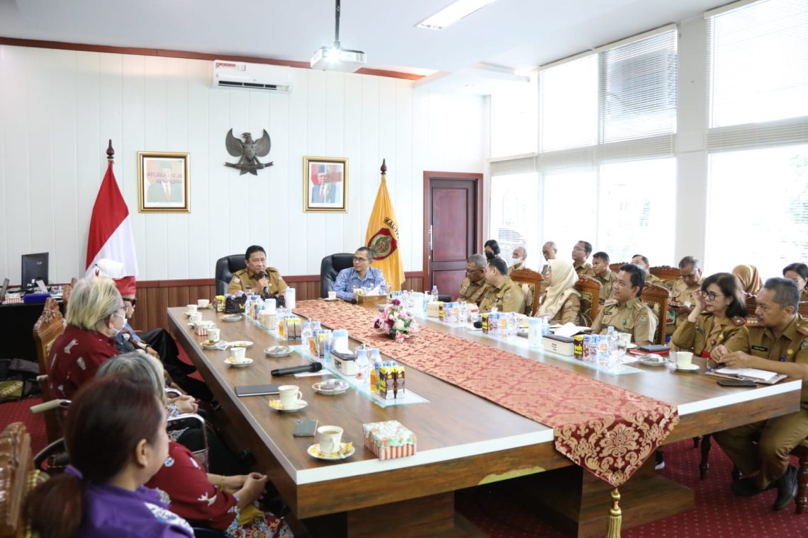 Pemprov Kalteng bersama Komnas Disablitas saat menggelar audiensi dalam rangka Koordinasi Pelaksanaan Tugas Pemantauan dan Melihat Praktik Baik atas Penghormatan, Pelaksanaan, dan Pemenuhan Hak Penyandang Disabilitas di Wilayah Provinsi Kalteng