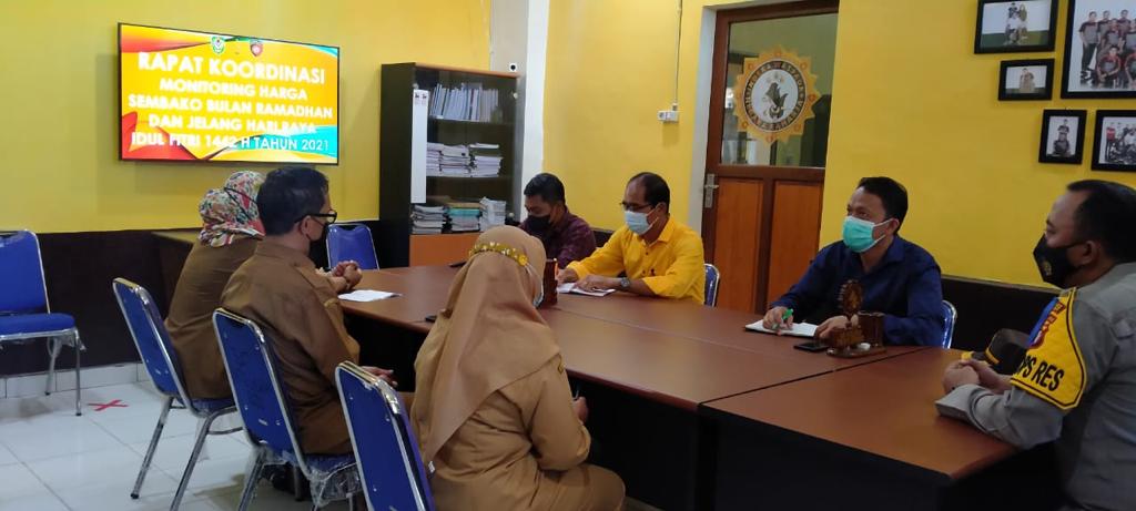 Polres Seruyan telah melaksanakan Rakor monitoring harga sembako bertempat di ruangan Rapat Sat Intelkam Polres Seruyan, Selasa  (20/04/2021). Foto : Tbn