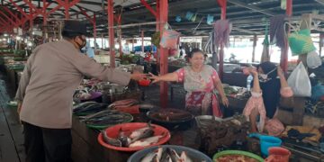 Cegah Pelanggaran Prokes Polsek Seruyan Hilir Patroli ke Pasar Saik