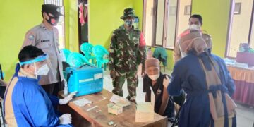 Cegah Covid-19, Lansia dan Personil Polri Asam Baru Divaksin