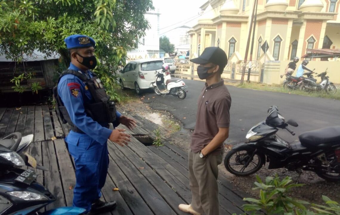 Satuan Polisi Perairan dan Udara (Satpolairud) Polres Seruyan, tidak pernah bosan ajak masyarakat selalu taati protokol kesehatan di sekitar Pesisir DAS Seruyan, Minggu (20/06/2021). Foto : Tbn