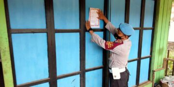 Polsek Danau Sembuluh Stempel Stiker Sosialisasi Karhutla