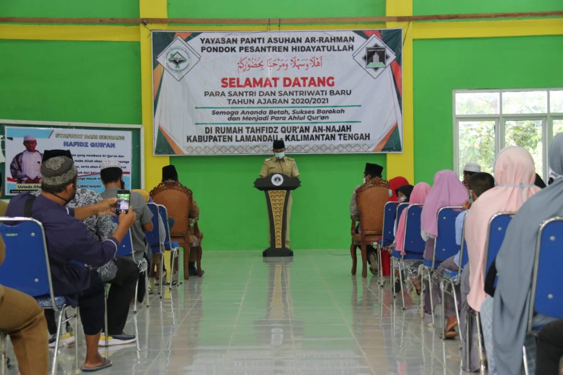 Bupati Lamandau H. Hendra Lesmana meresmikan Rumah Tahfidz dan Pondok Pesantren (Ponpes) Hidayatullah Lamandau di Aula gedung LPTQ Kelurahan Nanga Bulik, Kecamatan Bulik Kabupaten Lamandau Kalimantan Tengah. Foto : By