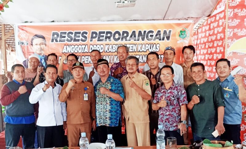 Anggota DPRD Kabupaten Kapuas, dr HK Rosihan Anwar saat tengah melaksanakan reses dalam dapil untuk menyerap aspirasi. Foto : Lg