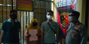 Ditangkap, Ibu ini Mengaku Jual Sabu Demi Membiayai Hidup