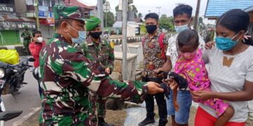 Putus Penyebaran Covid-19, Dandim 1017/Lamandau Bagikan Ribuan Masker