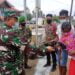 Putus Penyebaran Covid-19, Dandim 1017/Lamandau Bagikan Ribuan Masker