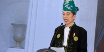 Kenakan Pakaian Adat Tanah Bumbu, Presiden Jokowi Pimpin Upacara Peringatan Hari Lahir Pancasila Tahun 2021