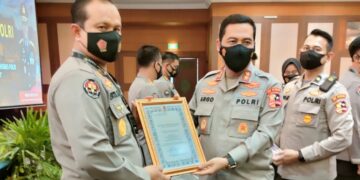 Bravo! Kabidhumas Polda Kalteng Terima Penghargaan Amplifikasi Video Polri Presisi Terbanyak