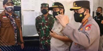 Panglima TNI, Kapolri dan Menkes Tinjau PPKM Mikro di Jakarta Barat