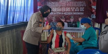Wakapolda Tinjau Vaksinasi di Kecamatan Rungan Gumas