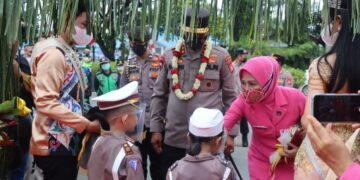 Kunker ke Mapolres Kapuas, Kapolda Disambut Polisi Cilik