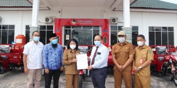 Bank Kalteng Pulang Pisau Serahkan 5 Unit Kendaraan Roda 3