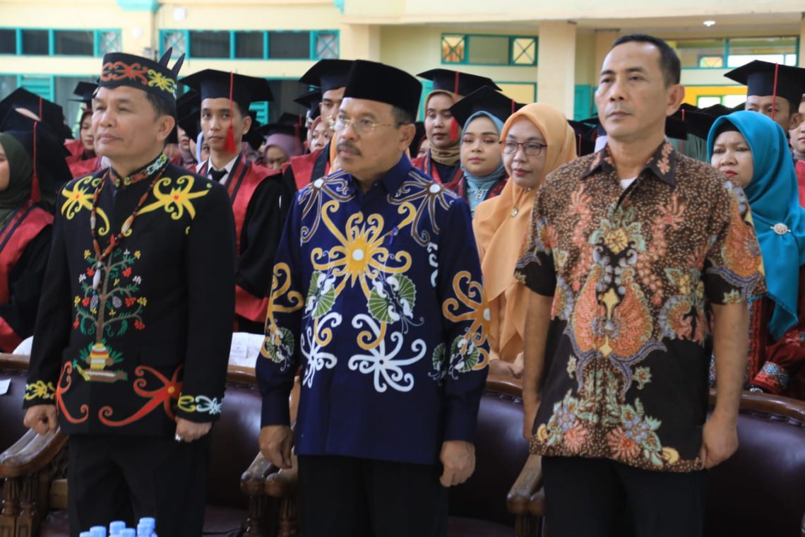 Sekda Nuryakin saat menyampaikan sambutan pada acara Wisuda Sarjana ke-35 dan Magister ke-13 IAIN Palangka Raya, Foto: Ist/mmc