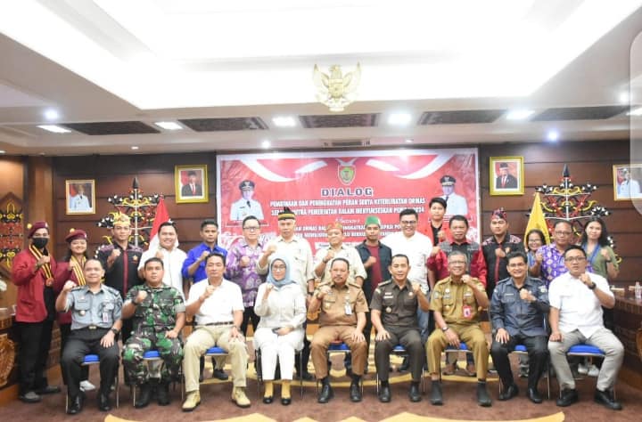 Sekretaris Daerah Provinsi Kalimantan Tengah, H. Nuryakin, hadir dan membuka kegiatan Dialog Pembinaan dan Peningkatan Peran Serta Keterlibatan Ormas Sebagai Mitra Pemerintah dalam Menyukseskan Pemilu Tahun 2024 yang digelar di Aula Eka Hapakat Lantai III, Kantor Gubernur Kalteng, Selasa (19/9/2023).  Foto : Ist/mmc