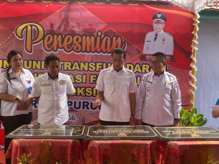 Bupati Murung Raya, Perdie M Yoseph meresmikan Gudang Farmasi dan Rumah Oksigen UPTD RSUD Puruk Cahu yang berlangsung di halaman UPTD RSUD Puruk Cahu, Rabu (20/9/2023). Foto: Rs