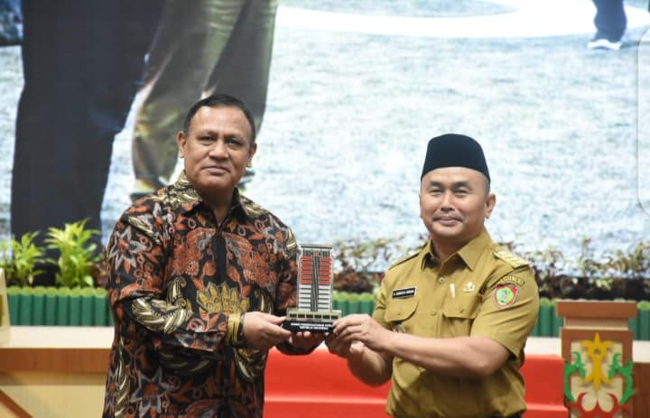 Ketua KPK Firli Bahuri dan Gubernur Kalteng Sugianto Sabran