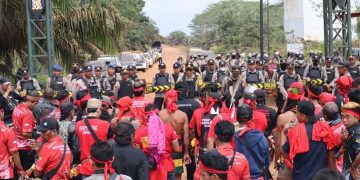 Kapolres Pulang Pisau Pimpin Langsung Pengamanan Unjuk Rasa di PT SCP-1 Sebangau Kuala