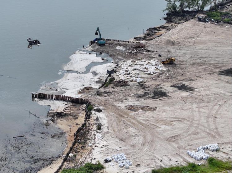 Lokasi Kegiatan Penambangan Tanpa Izin (PETI) di Wilayah Pantai Kubu oleh PT.Silicia Minsources Jaya (PT.SMJ)