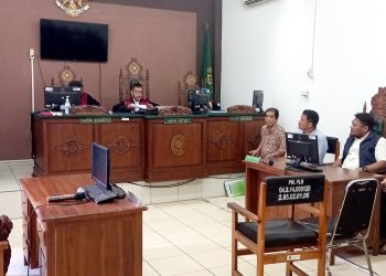 Suasana persidangan PN Palangka Raya dengan agenda putusan sela gugatan Reja Framika, Jumat (20/10/2023) pagi. Foto: fer