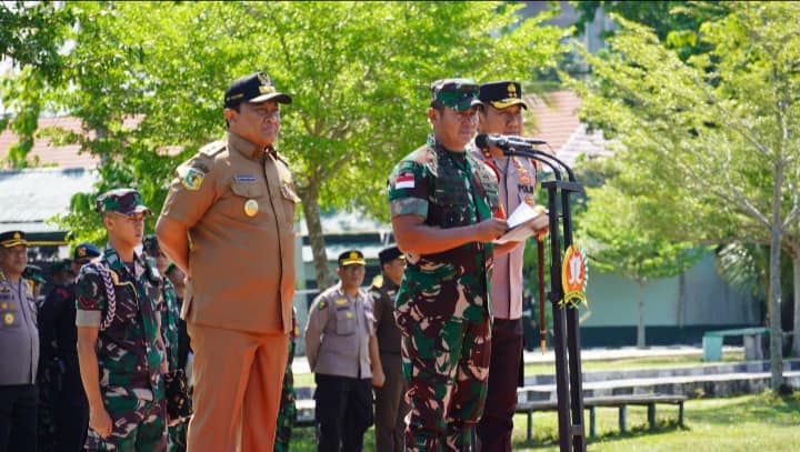 Wakil Gubernur Kalteng H. Edy Pratowo saat menghadiri Apel Gelar Pasukan dalam rangka Pengamanan Kunjungan Kerja Wakil Presiden Republik Indonesia ke Prov. Kalteng