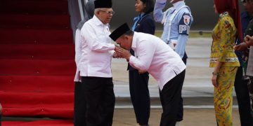 Gubernur Sugianto Sabran Beserta Ketua TP-PKK Ivo Sugianto Sabran Sambut Kedatangan Wapres