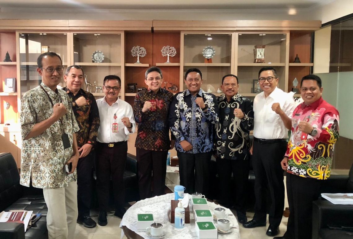 Wakil Gubernur Kalteng H. Edy Pratowo didampingi Sekda Prov. Kalteng H. Nuryakin dan Kepala Perangkat Daerah Prov. Kalteng terkait saat menggelar audensi dengan Dirjen Perimbangan Keuangan Daerah Kementerian Keuangan RI Luky Alfirman. Foto : Ist/mmc