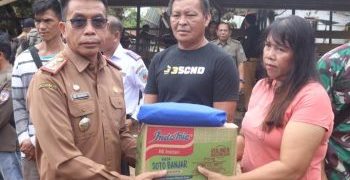 Pj Bupati Murung Raya Serahkan Bantuan Kepada Korban Kebakaran