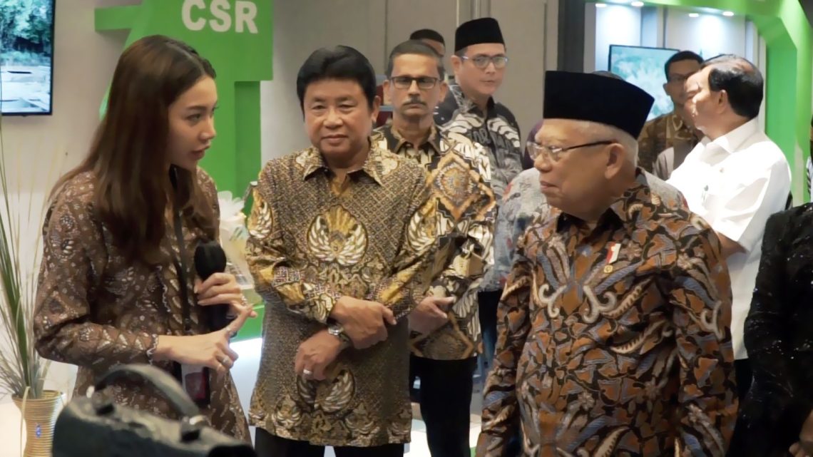 Wapres KH Ma'ruf Amin, H Abdul Rasyis AS dan Monica Rasyid berbincang saat di Pangkalanbun