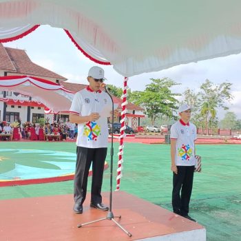 Pj Bupati Murung Raya, Hermon, saat membacakan sambutan dalam peringatan Hari Sumpah Pemuda, Sabtu (28/10/2023). Foto : Ist/ros