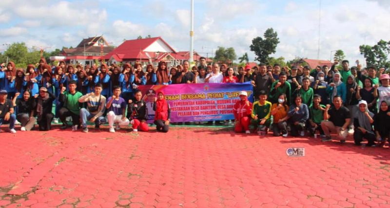 Pengurus Cabang Persatuan Senam Indonesia (Persani) Kab. Mura melaksanakan Senam Bersama Pengiat “Literasi” yang bertempat di halaman Kantor Bupati Murung Raya Jl.Letjend Soeprapto, Kota Puruk Cahu, Jumat (20/10/2023). Foto : Ros