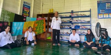 Kadispursip Mura Imbau Masyarakat Desa Bahitom dan Desa Danau Usung Gunakan I-Murung Raya (E-Book)