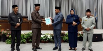 Wabup Serahkan Pidato Pengantar Bupati Barito Utara Dalam Rancangan APBD Perubahan Tahun 2023