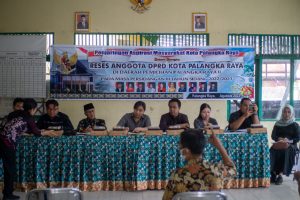 Anggota DPRD Kota Palanagka Raya saat melakukan reses ke Kelurahan Menteng