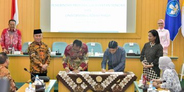 Sepakati Kerja Sama dengan UGM, Kepala Dislutkan Prov. Kalteng Tandatangani PKS