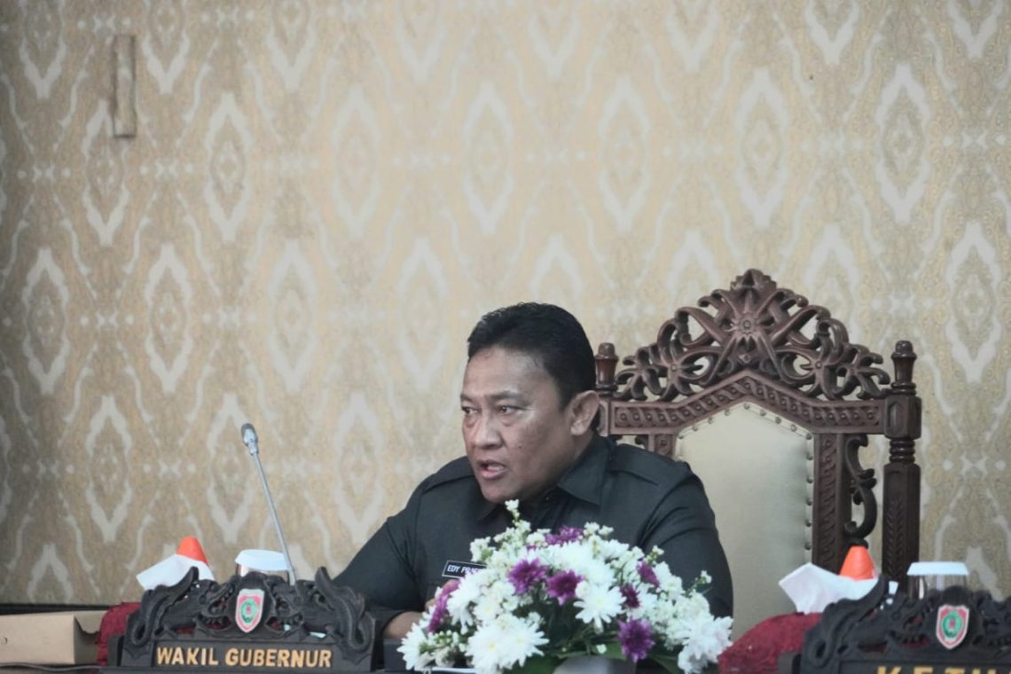Wakil Gubernur Kalteng H. Edy Pratowo saat menghadiri secara langsung Rapat Paripurna ke-6 Masa Persidangan III Tahun Sidang 2023