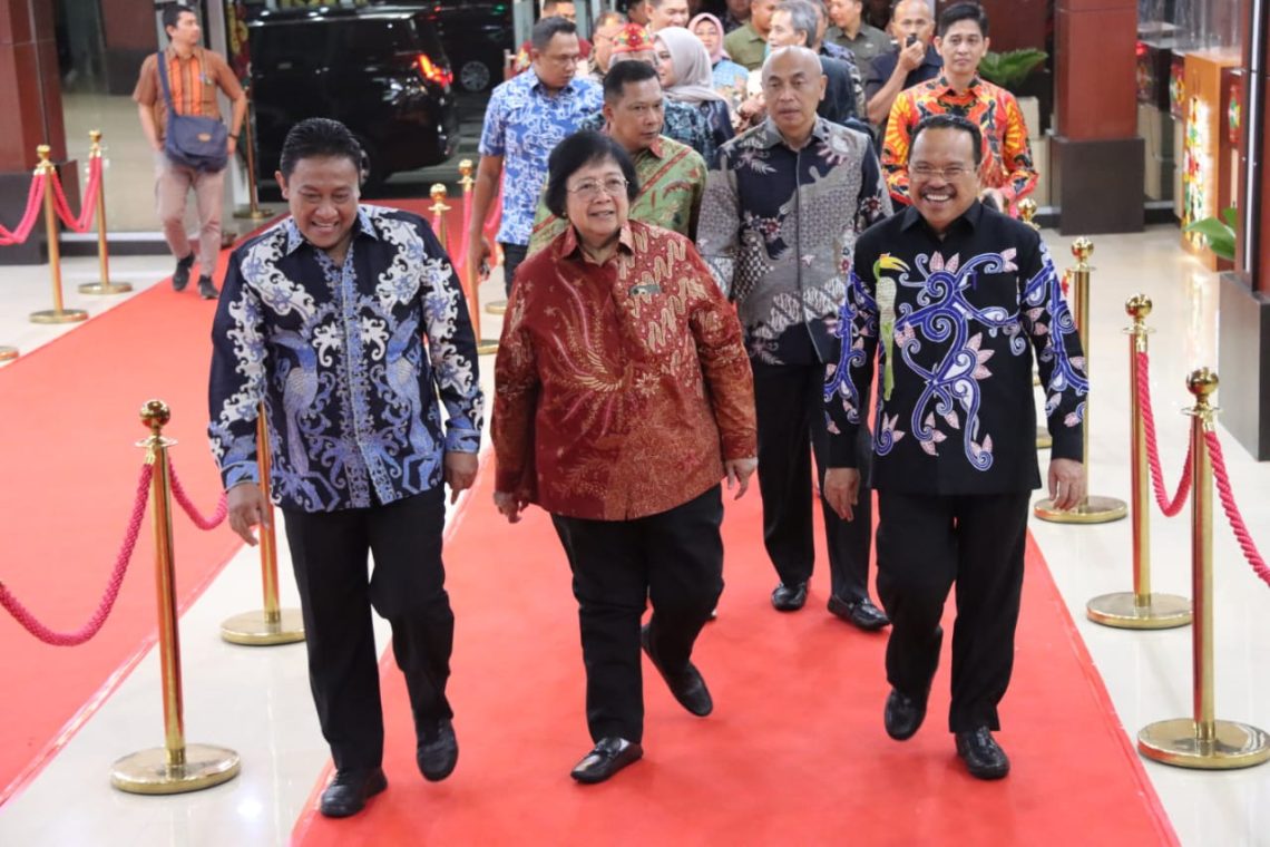 Wagub Kalteng Edy Pratowo saat mendampingi Menteri LHK Siti Nurbaya pada acara Ramah Tamah