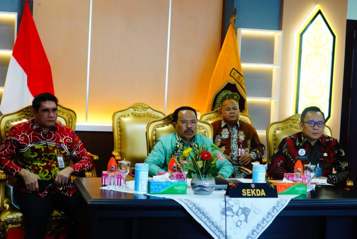 Sekda Nuryakin saat mengikuti Rapat Lanjutan Pembahasan Pencegahan Korupsi Sektor Bisnis secara Virtual