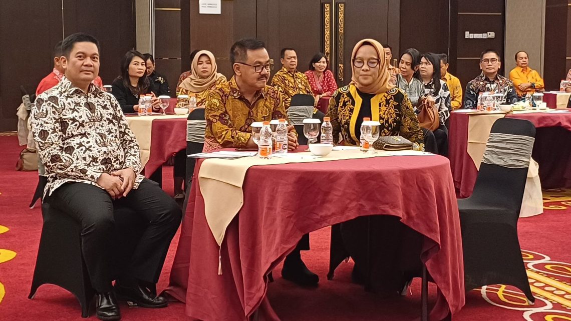 Staf Ahli Gubernur Bidang Pemerintahan, Hukum dan Politik Herson B. Aden saat menyampaikan sambutannya