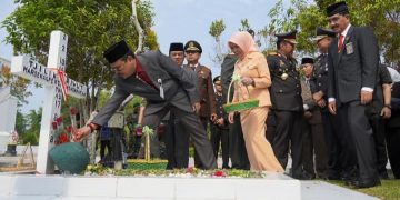 Sekda Kalteng Ikuti Ziarah dan Tabur Bunga Hari Pahlawan Tahun 2023