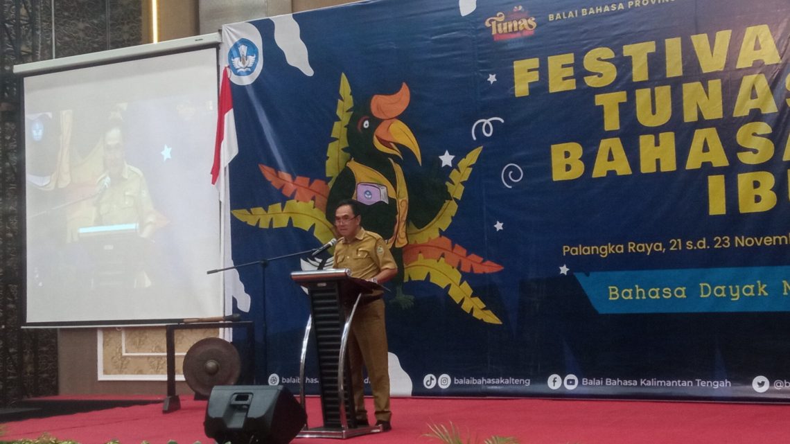 Plh. Kepala Dispursip Prov. Kalteng Arthur Mukkun saat menyampaikan sambutannya