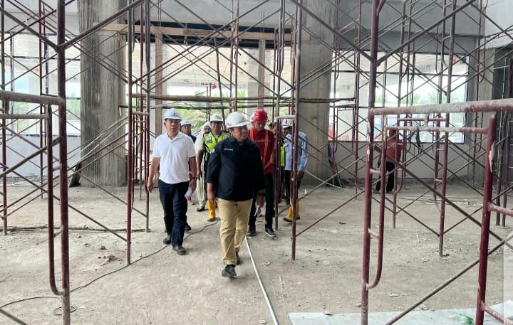 Wakil Gubernur Kalimantan Tengah, H. Edy Pratowo melakukan peninjauan pembangunan Rumah Sakit Umum Daerah (RSUD) milik Pemerintah Provinsi (Pemprov)., Rabu (22/11/2023). Foto : mmc