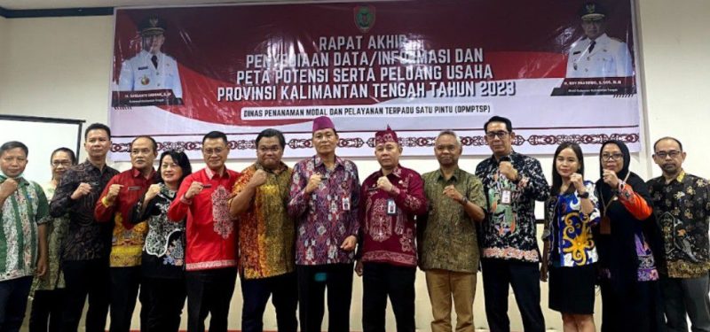 Foto bersama saat Rapat Akhir Penyediaan Data/Informasi dan Peta Potensi Serta Peluang Usaha Provinsi Kalimantan Tengah