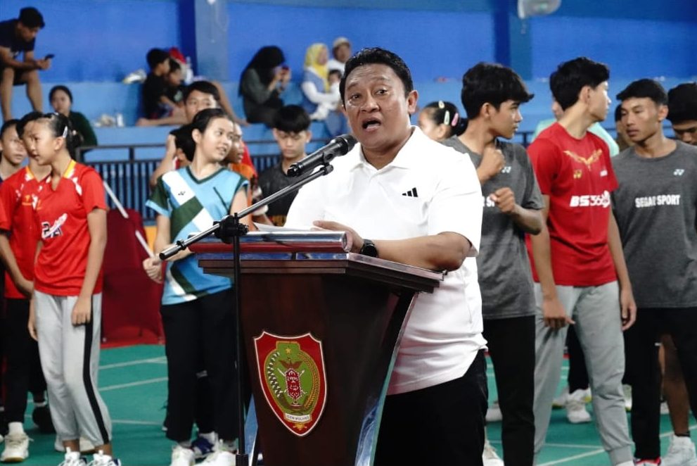 Wakil Gubernur (Wagub) Kalteng H. Edy Pratowo resmi tutup Kejuaraan Bulu Tangkis Gubernur Kalteng Open tahun 2023, yang digelar di GOR Pratama Palangka Raya, Sabtu (25/11/2023).